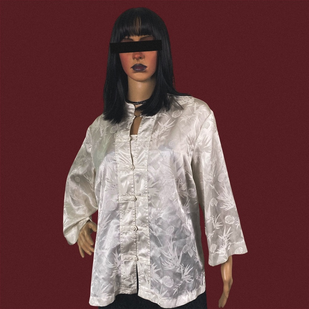 3/$25 Vintage Notations mandarin collar white satin jacquard top